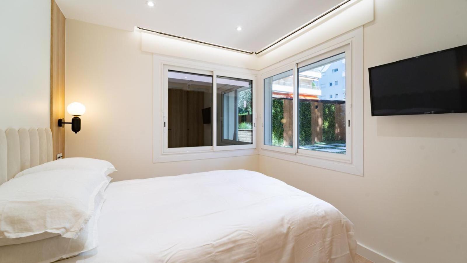 Cocoon In Martinez Cannes